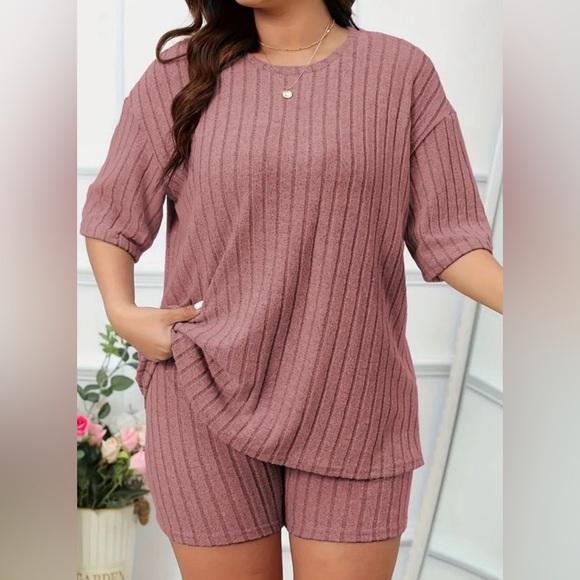 Two piece plus size soft and comfy short/lounge set NIP. Color mauve - Picture 3 of 3